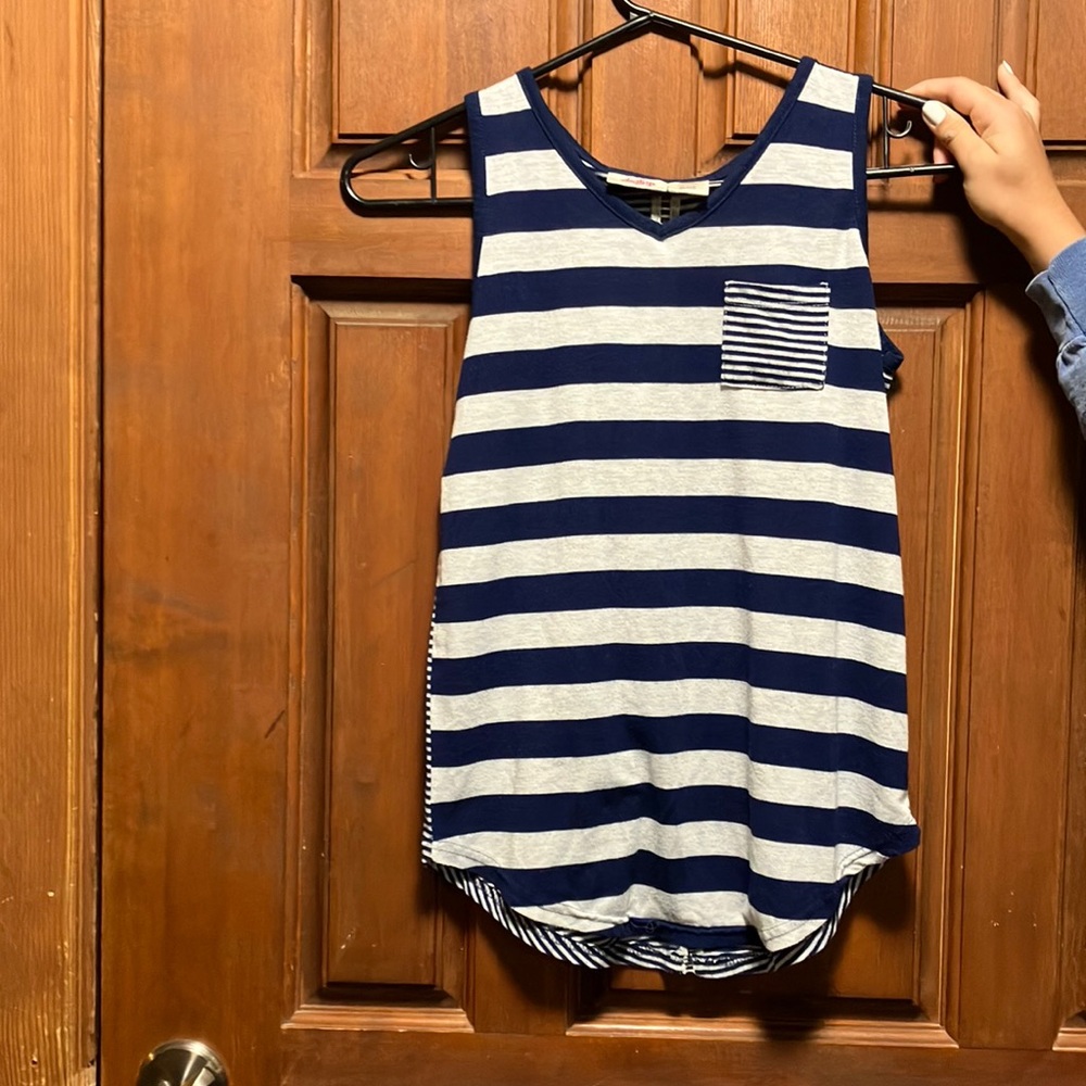 Girls daytrip tank top size large